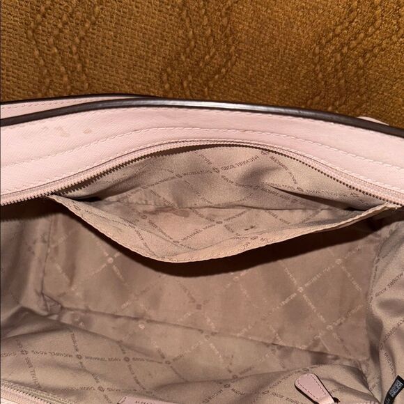 Michael Kors Blush Handbag with Sunglasses Set - Picture 7 of 13